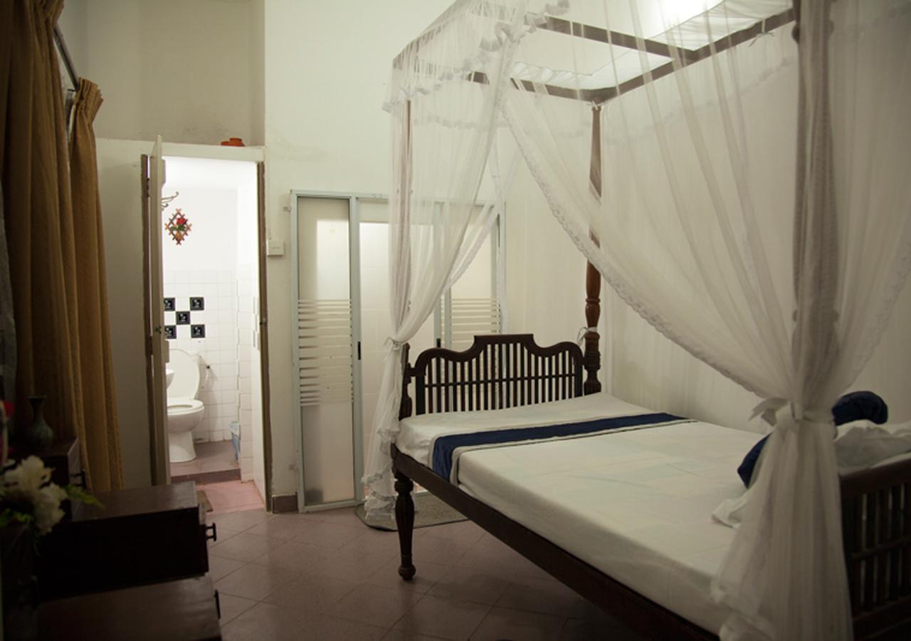 Colombo Lavinia Beach Hostel Dehiwala-Mount Lavinia Luaran gambar