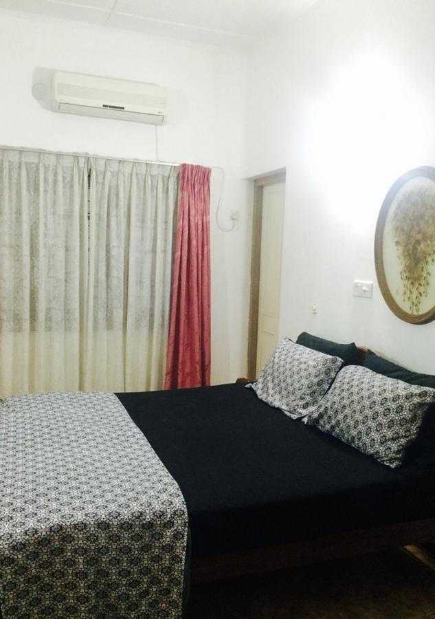 Colombo Lavinia Beach Hostel Dehiwala-Mount Lavinia Luaran gambar